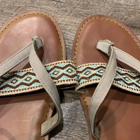Women's Tom's Sandal Flip Flops Strappy Tribal Tan Size 8 - Picture 8 of 11